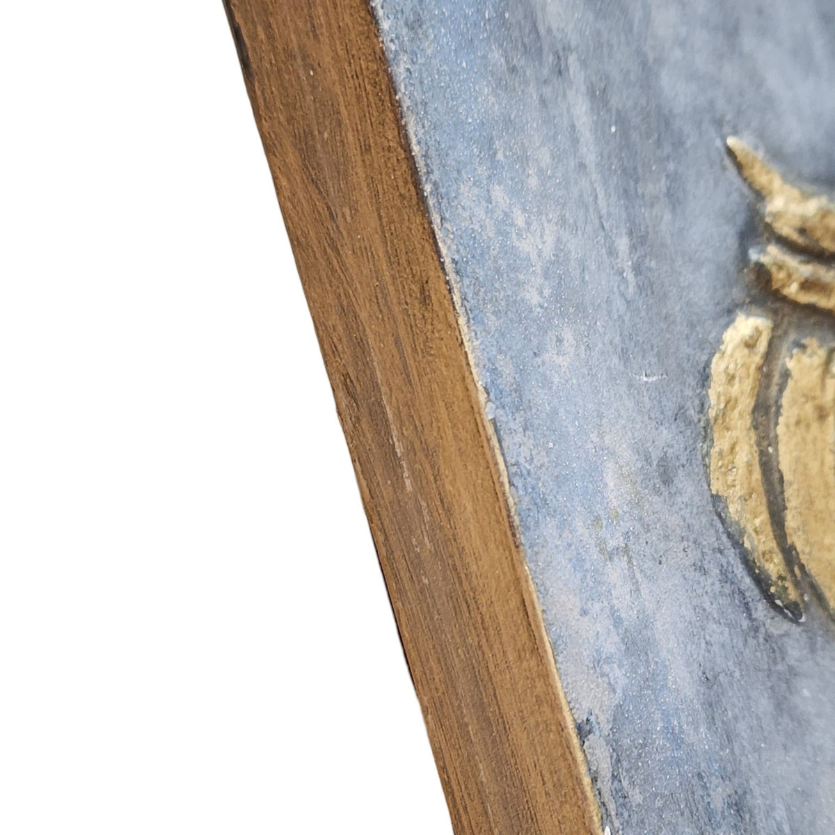 Side detail showing one inch wood panel and aged gold mica edge